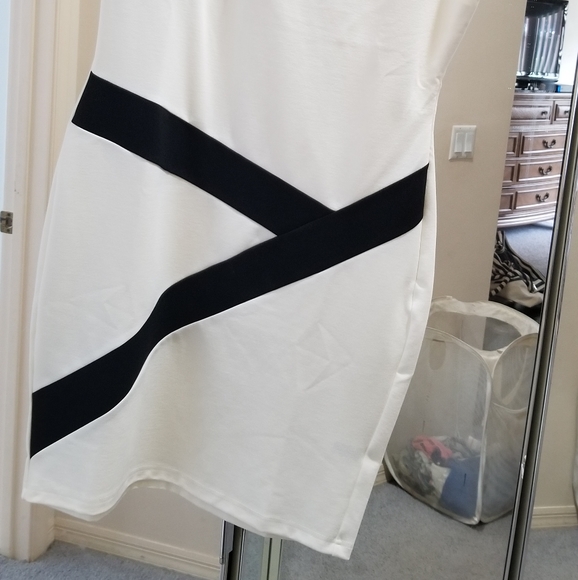 Venus B/W color block  fitted side zip - Picture 2 of 8